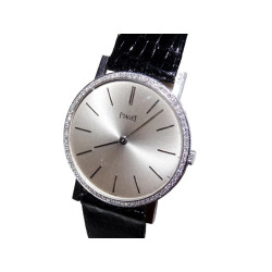 Mid-Size PIAGET ALTIPLANO 31mm 18k Gold Manual Watch Ref. 903 Custom Diamond Bezel